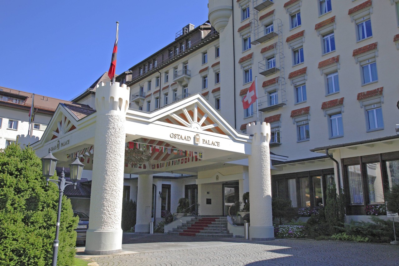 Im Schweizer „Gstaad Palace“ geben sich die Schönen und Reichen die Klinke in die Hand.