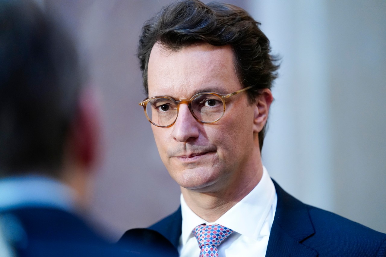 Corona-Verdacht: NRW-Ministerpräsident Hendrik Wüst steckt in Quarantäne.