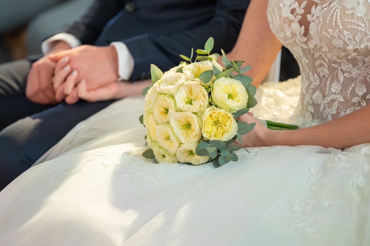 Das klingt nach einer Hochzeit des Grauens! Unfassbar, was die Brautjungfern und Gäste hier durchmachen mussten. (Symbolbild)