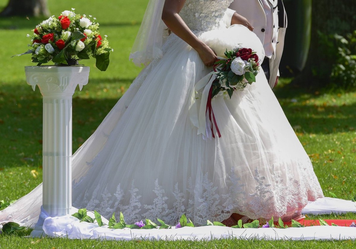 Hochzeit: Gast bleibt Feier einfach fern – die Braut reagiert resolut