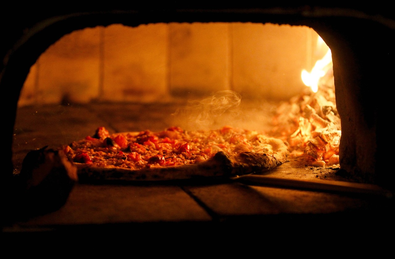 Richtig gute Pizza gibt’s auch nachts im Bermuda3eck in Bochum bei der Pizzeria Holzofen.