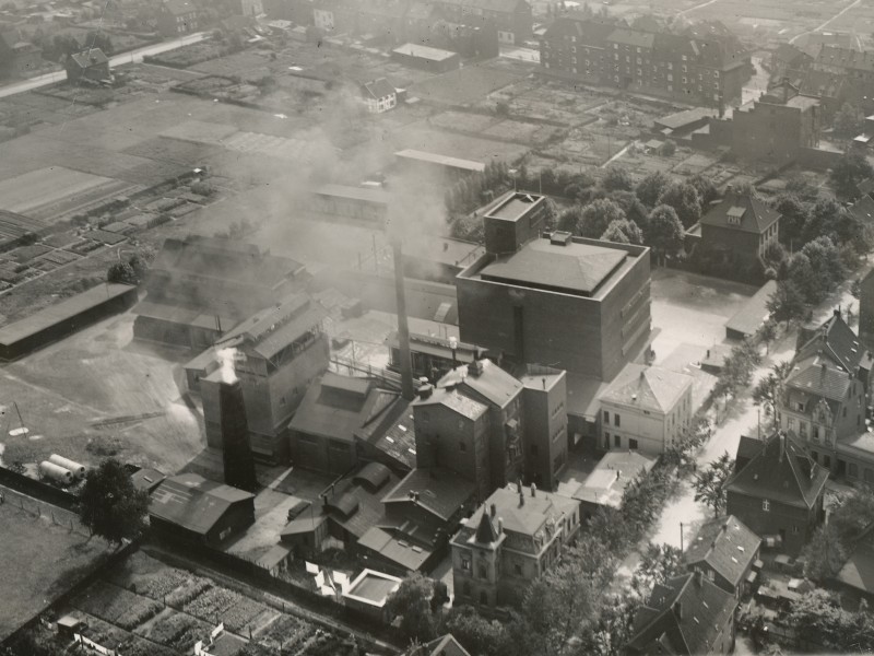 Die Brauerei von oben - die Aufnahme entstand ca. im Jahr 1935. In dem Jahr gab Caspar Stauder die Leitung des Unternehmens an seinen ältesten Sohn Hans-Jacob Stauder ab. 