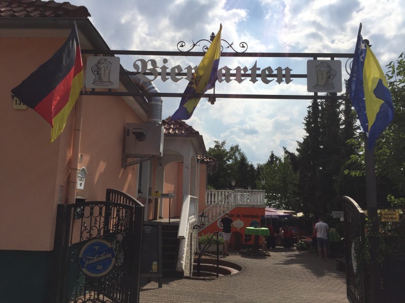 Der Eingang des Biergartens „Restaurant Talschänke“
