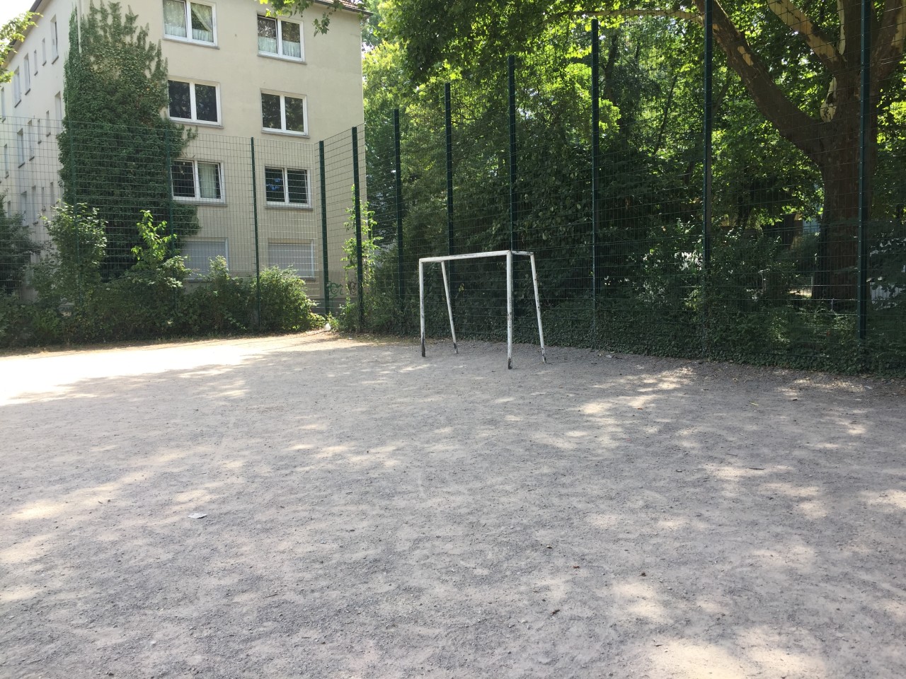 Auf diesem Bolzplatz in der Olgastraße kickte einst Özil.