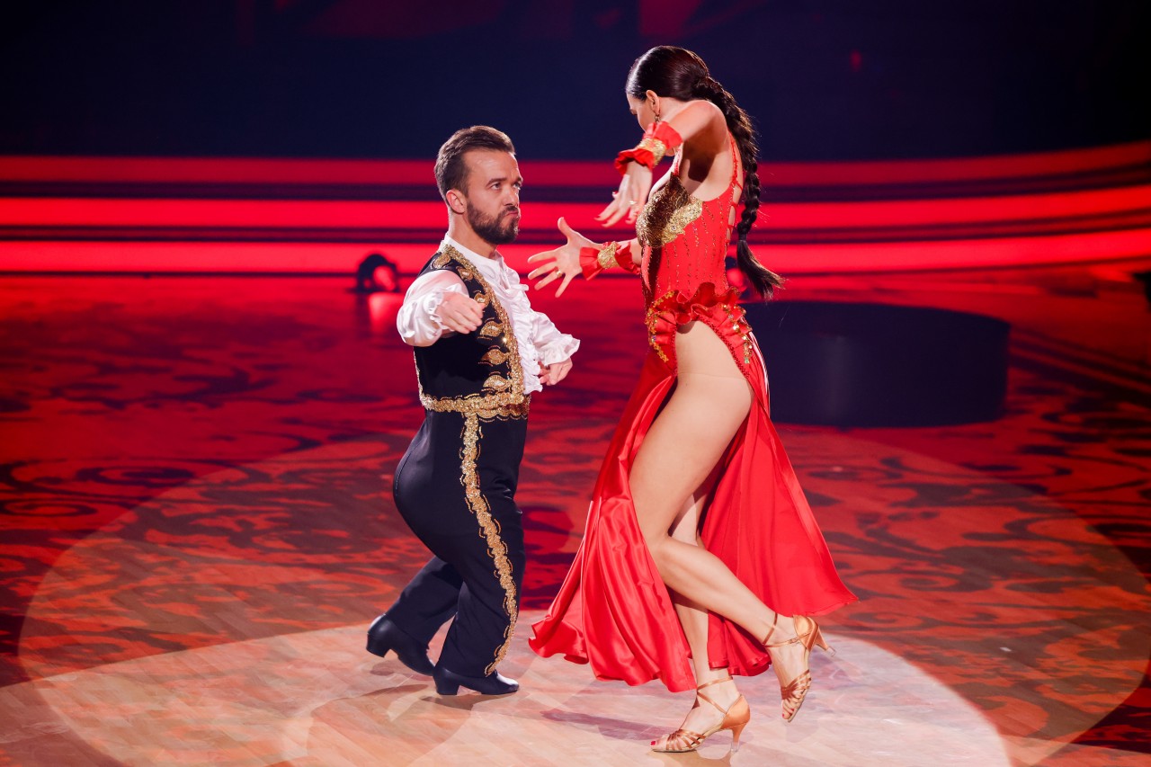 „Let's Dance“-Kandidat Mathias Mester und Tanzpartnerin Renata Lusin blieben von Corona bislang verschont, sie dürfen die neuen Tänze mittanzen.