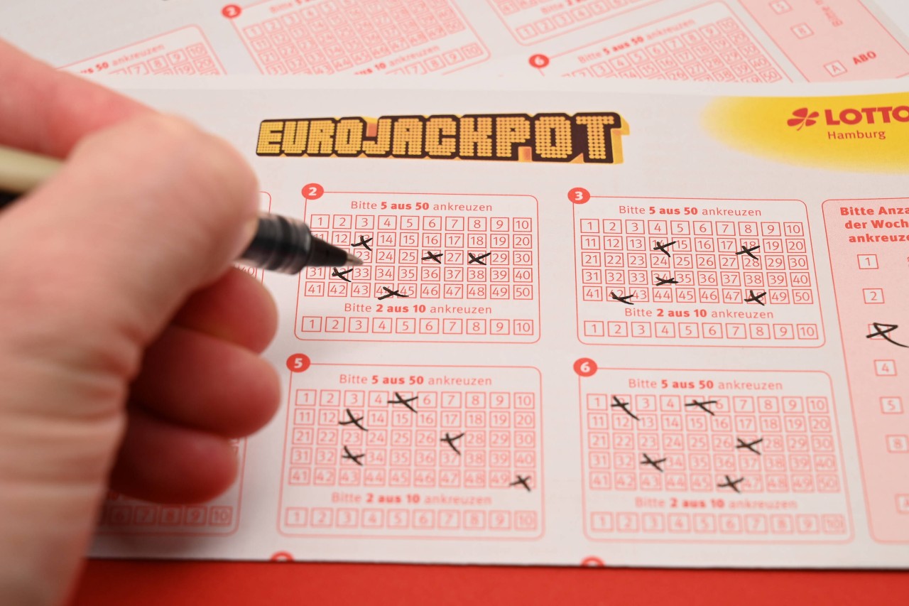 Lotto: Ein Mann schafft das Unglaubliche. Jahrzehnte lang spielt er mit den gleichen Zahlen – und gewinnt (Symbolbild).