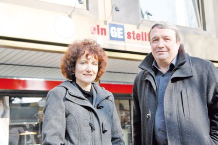 Susanne Auth und Dirk Sußmann, vor dem in Deutschland einzigartigen Jobpoint.