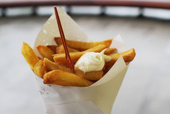 Die zwei Mal fritierten belgischen Pommes von Max Frituur im Bermuda3eck bringen dich geschmacklich ins Nachbarland.