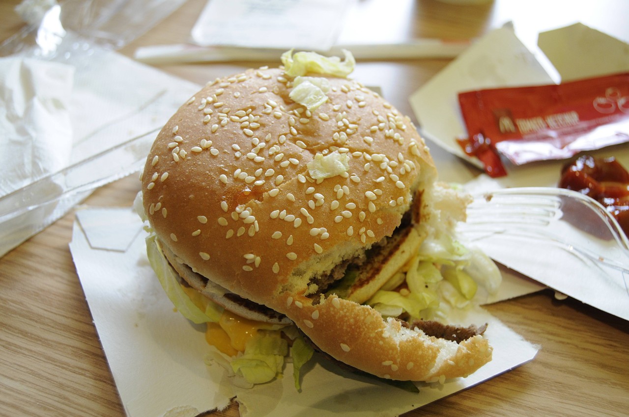 McDonalds: Als ein Kunde seinen Burger sieht, wird er sauer. (Symbolbild)