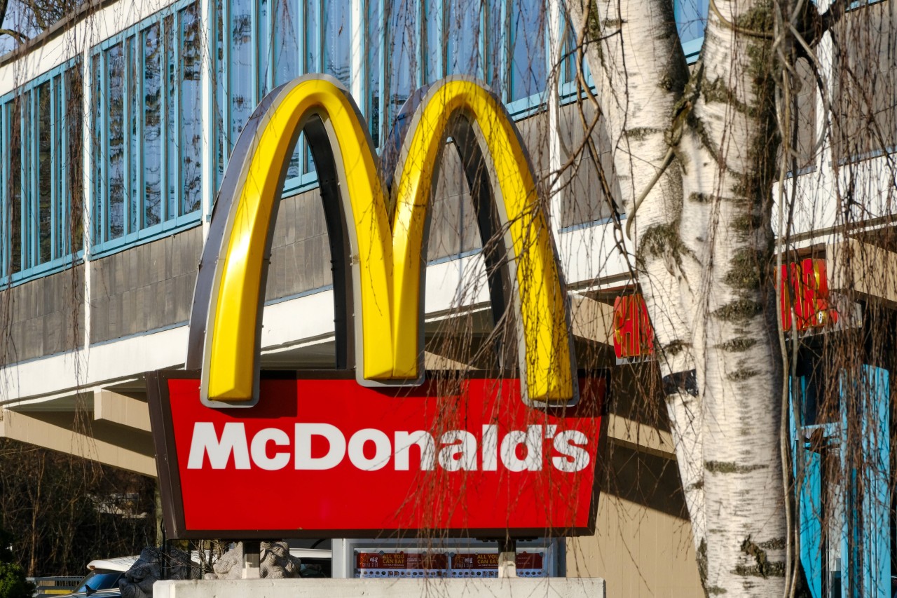 Dreister Bestell-Trick: So hat eine Kundin bei McDonalds zwei Burger zum Preis von einem bekommen (Symbolbild).