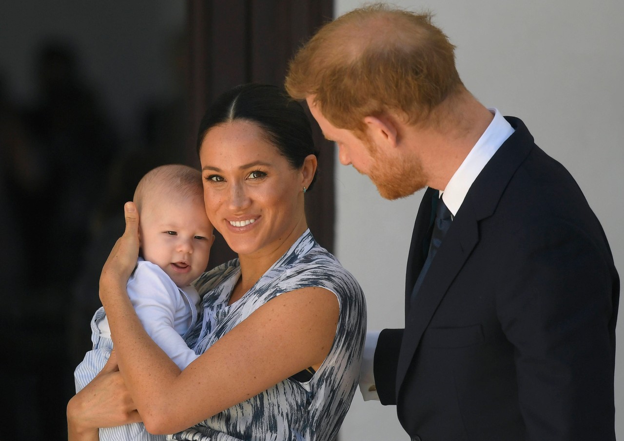 Meghan Markle und Prinz Harry mit Sohn Archie. Jetzt sind sie zu viert. (Archivbild)