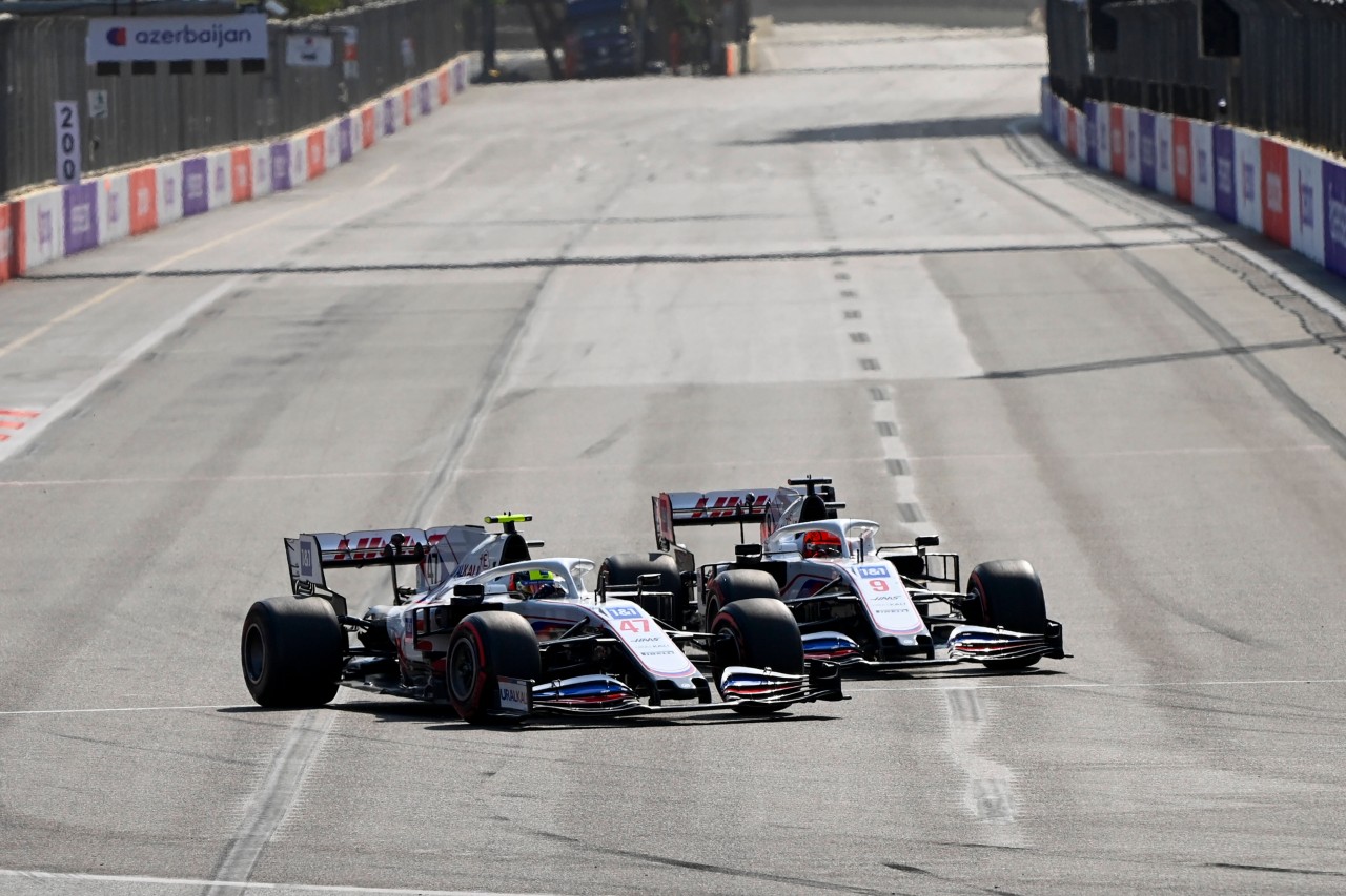 Mick Schumacher und Nikita Mazepin gerieten auf der Strecke aneinander.