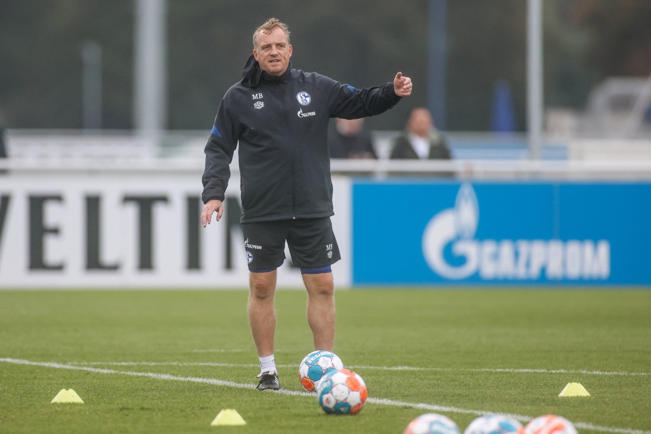 Mike Büskens soll Schalke wieder in Form bringen. 