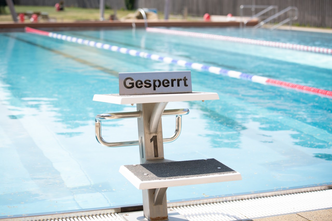 Mülhiem: Sorge im Naturbad Styrum! Ist die Freibad-Saison in Gefahr? (Symbolbild)