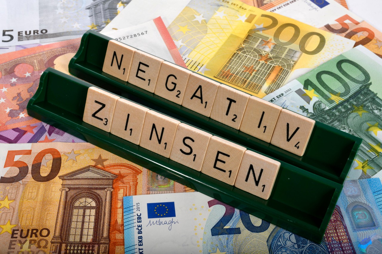 Sparkasse, Deutsche Bank und Co.: Manche Institute verlangen Negativzinsen.