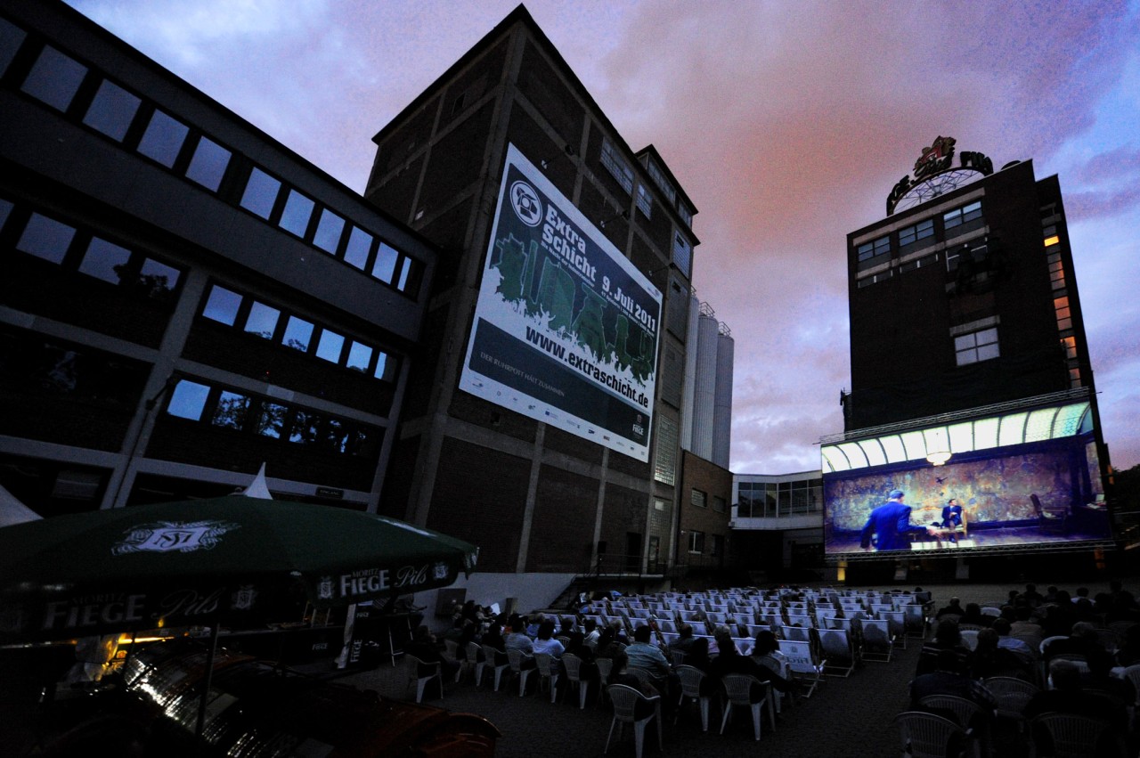 Zur Fiege-Brauerei in Bochum strömen schon seit mehreren Jahren Filmfans zum Open-Air. (Archivbild)