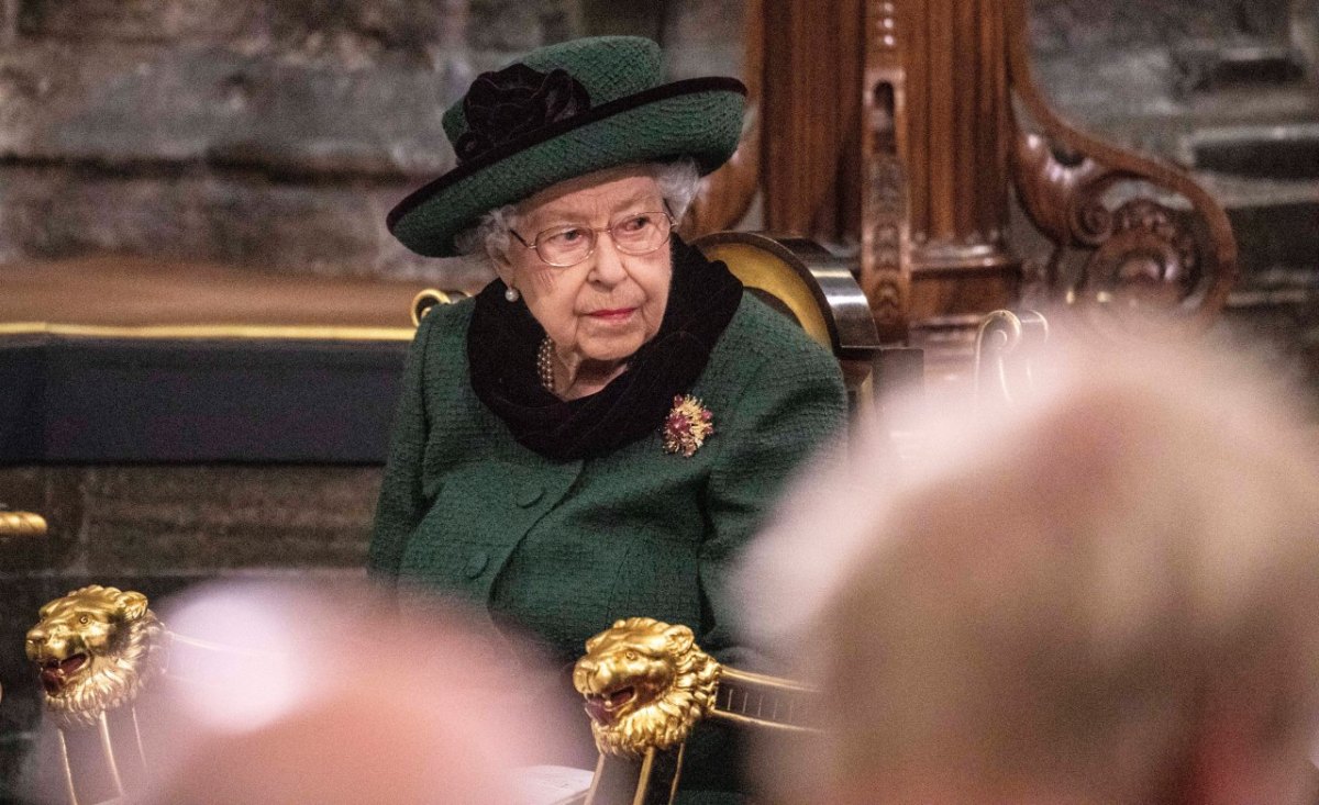 Queen Elizabeth II. Grünes Outfit.jpg
