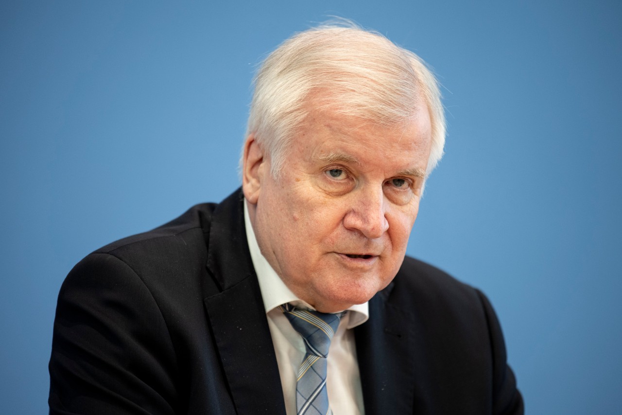 In NRW findet derzeit eine Razzia statt. Bundesinnenminister Seehofer hat drei Vereine verboten, die der Hisbollah nahestehen sollen. (Archivbild)