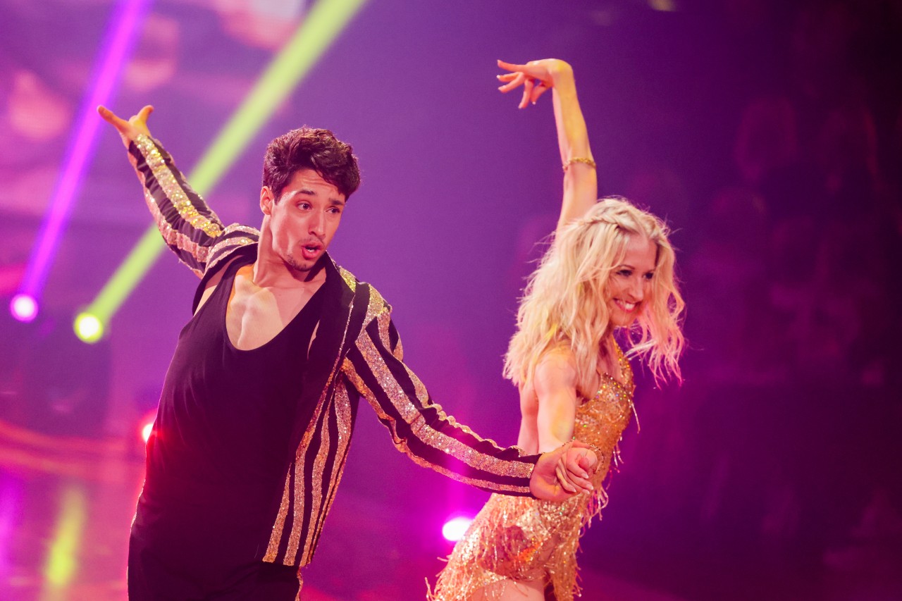 Rene Casselly und Kathrin Menzinger geben alles beim „Let's Dance“-Finale 2022.