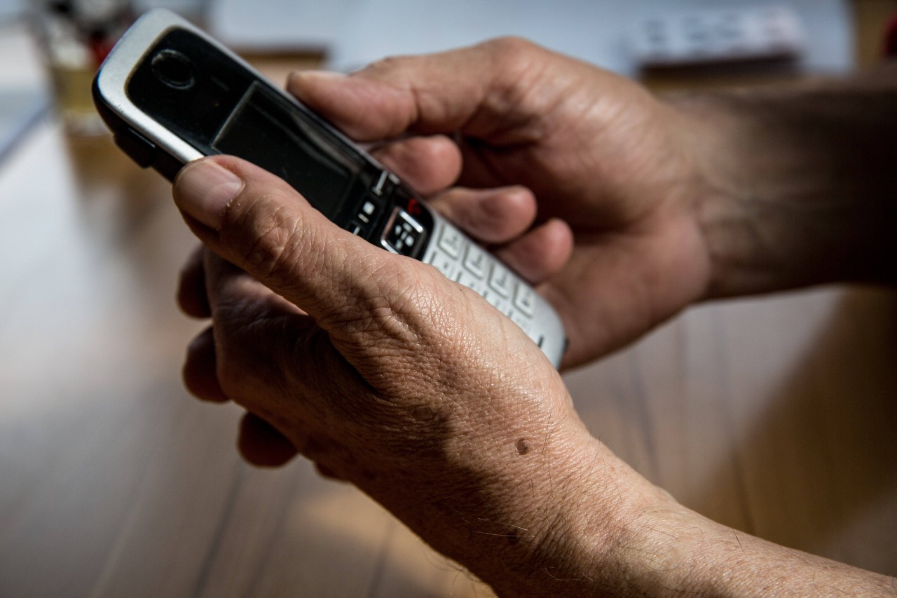 Eine Seniorin aus Duisburg ist ausgeraubt worden. Doch ihre Chance auf Rache kam... (Symbolfoto)