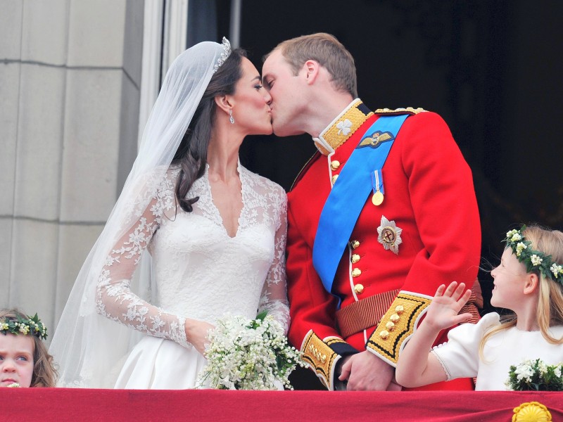 Die nächste große Hochzeit fand am 29. April 2011 in der Westminster Abbey in London statt: Prinz William heiratet Catherine „Kate“ Middleton. Zahlreiche Fernsehsender übertrugen die Trauung live. Bis zu 8000 Journalisten wurden zur Berichterstattung in London erwartet.