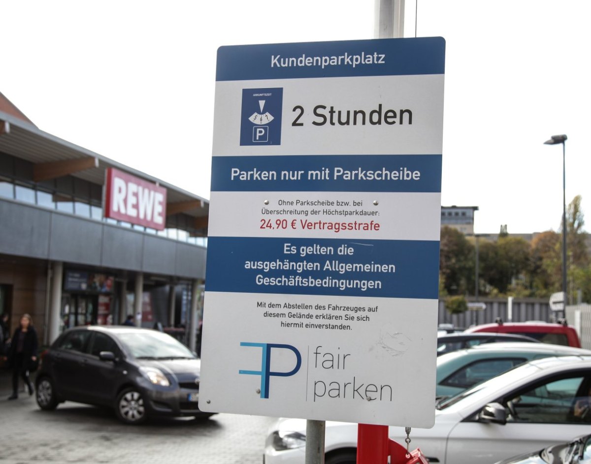 Rewe Parkplatz schild