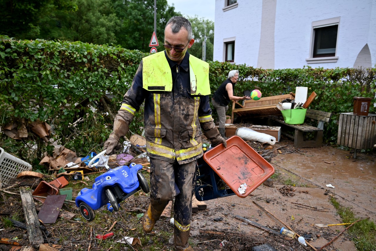 Nach dem Unwetter in Rheinland-Pfalz werden die Schäden beseitigt, hier in Kordel