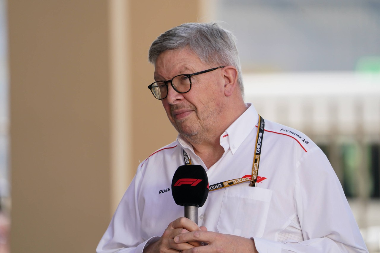 Formel 1-Sportdirektor Ross Brawn freut sich über die neuen Autos.