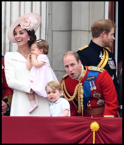 Royals: Kate, William und ihre Kinder auf dem Balkon