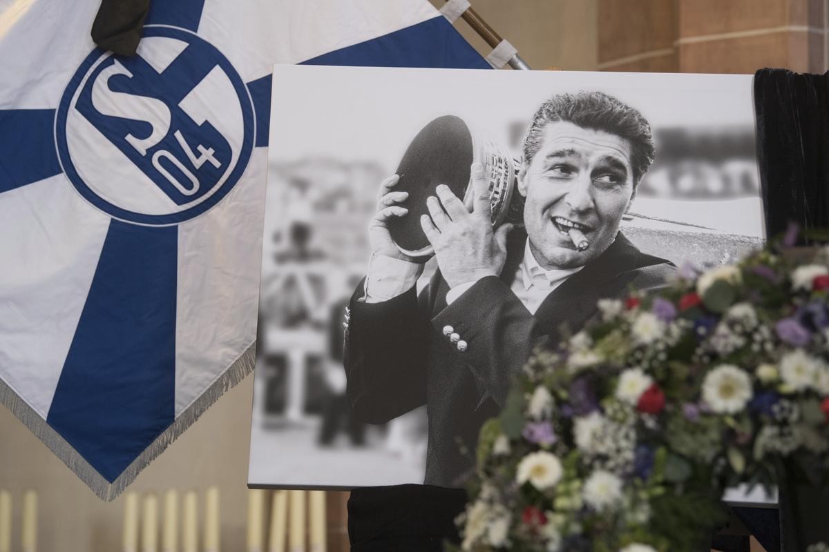 Gedenkfeier des verstorbenen Rudi Assauer, ehemaliger Manager des FC Schalke 04 Gelsenkirchen am 15. Februar 2019. (Archivbild)