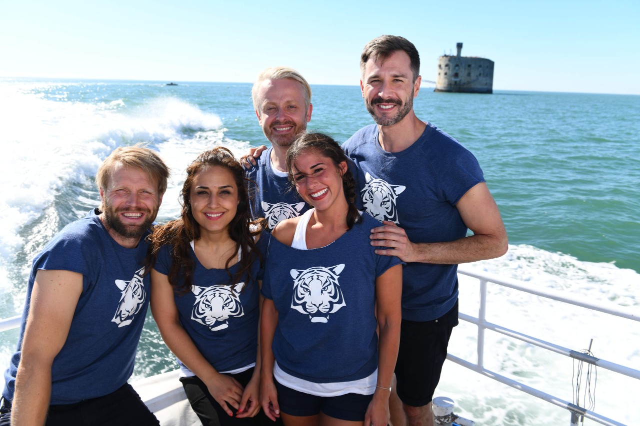 Das Fort Boyard-Team der ersten Folge: Juliis Brink, Nina Moghaddam, Ross Antony, Sarah Lombardi und Jochen Schropp.