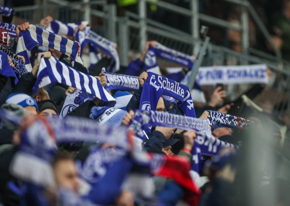 Schalke-Fans sorgen mit unglaublicher Aktion für große Augen: „Können immer noch nicht glauben, was passiert ist“