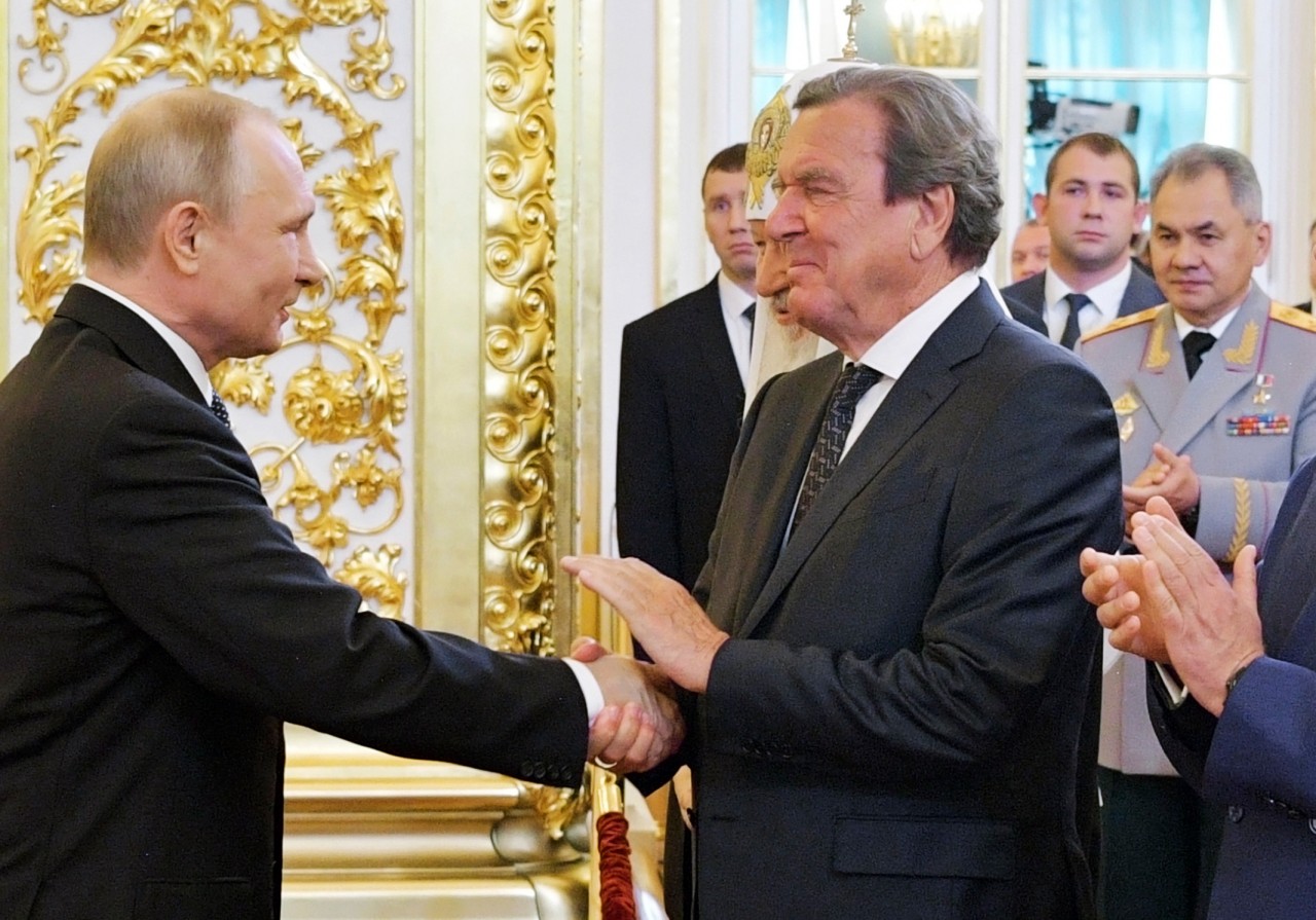 Gerhard Schröder und Wladimir Putin, hier auf einer Aufnahme aus dem Jahr 2018. 