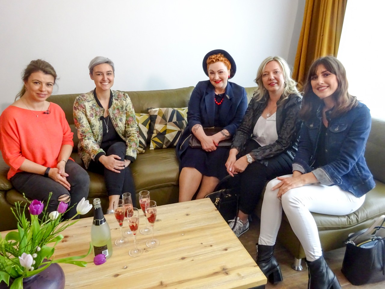 Das sind sie, die fünf Kandidatinnen bei Shopping Queen in Essen: Lala, Patricia, Kinga-Wioletta, Sandra und Julia (v.l.)