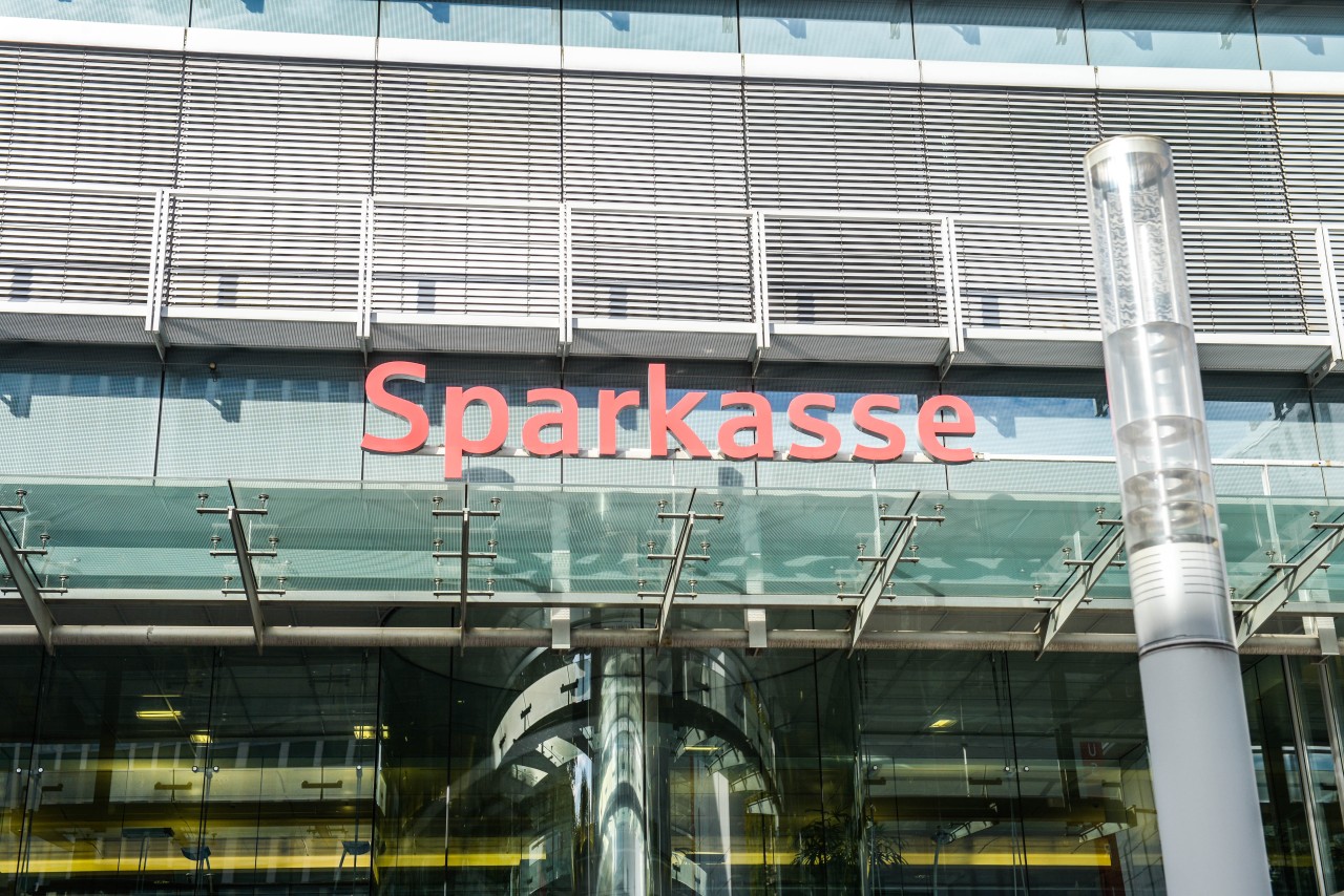 Die Sparkasse in Essen macht einen radikalen Schnitt. (Symbolbild)