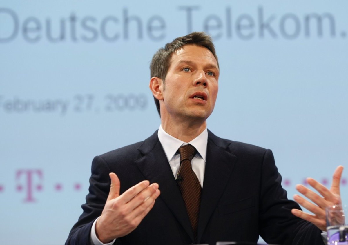 Telekomchef_Rene_Obermann_verteidigt_die_Datenbremse_fuer_Internettarife.JPG