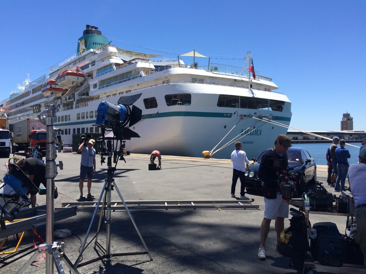 Das „Traumschiff“, die MS Amadea, während der Dreharbeiten.