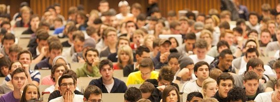 Ueberfuellte Uni-Vorlesung--656x240.jpg