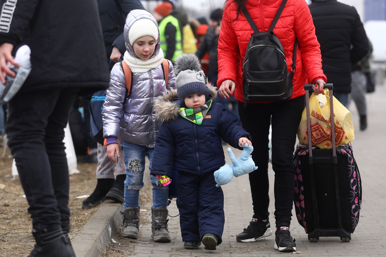 Flucht vor dem Ukraine-Krieg: Wie können wir den Menschen helfen? (Symbolbild)