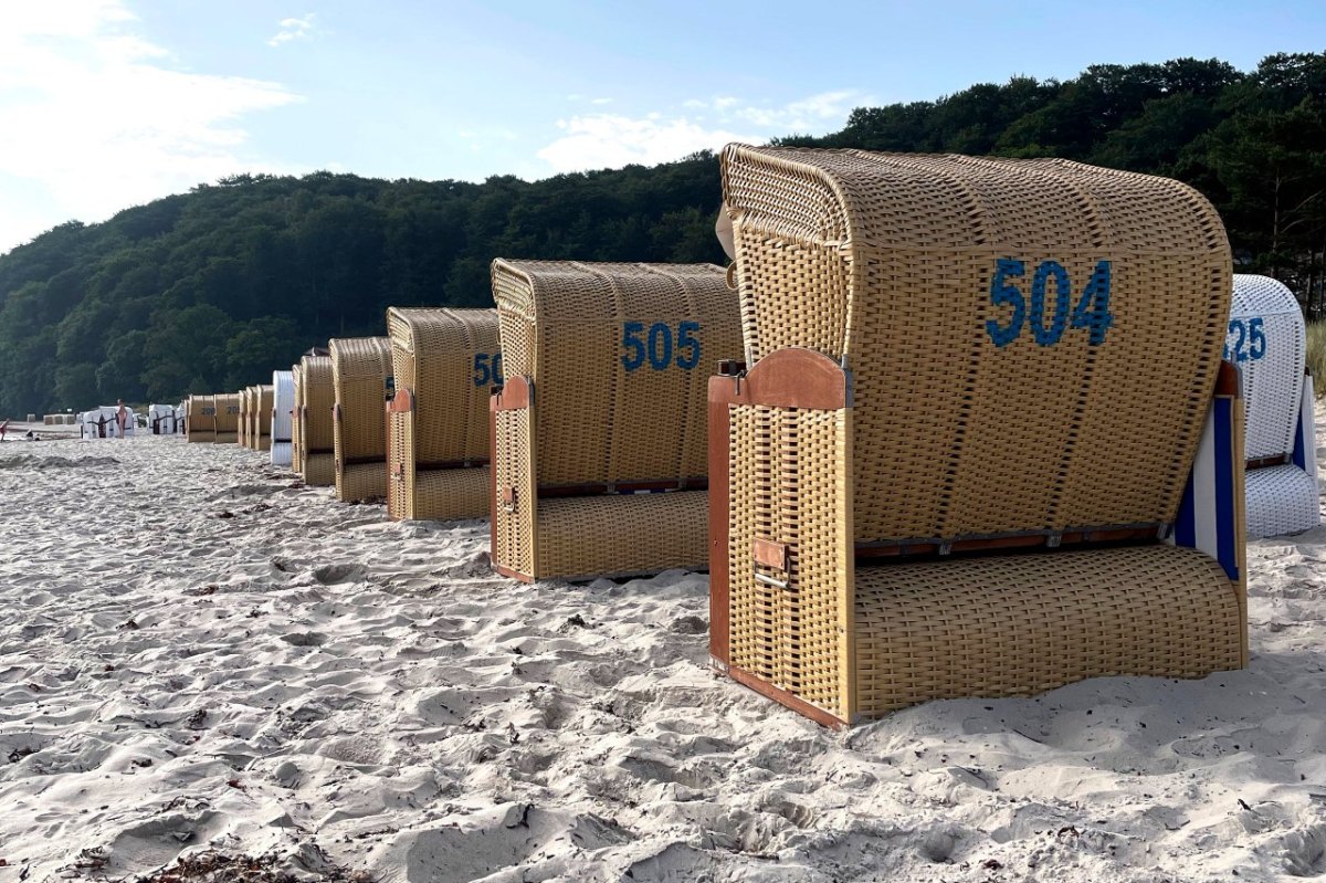 Urlaub an der Ostsee: Frau kehrt zum Strandkorb zurück. Was sie dann sieht, ärgert sich maßlos.