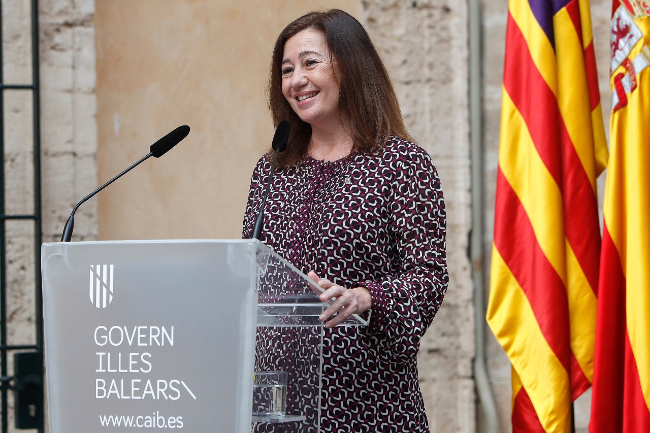 Die Präsidenten der balearischen Regierung, Francina Armengol stellte die neuen Maßnahmen für deutsche Touristen vor. 