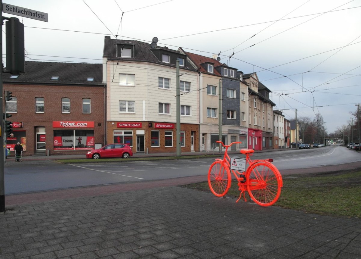 Warnfahrrad Schlachthofstraße in Obermarxloh