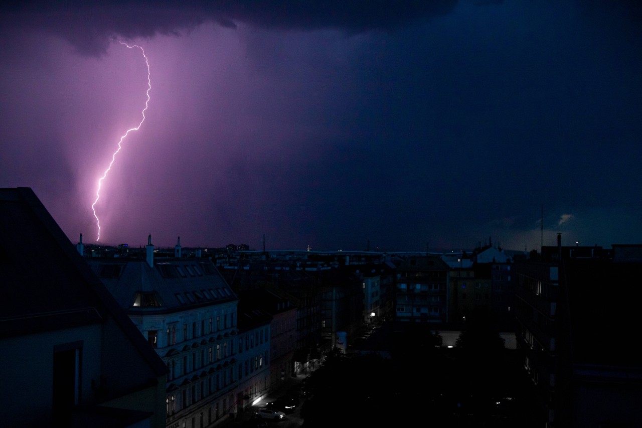 Einem Jungen aus England wurde das Wetter jetzt zum Verhängnis: Er starb bei einem Blitzeinschlag.