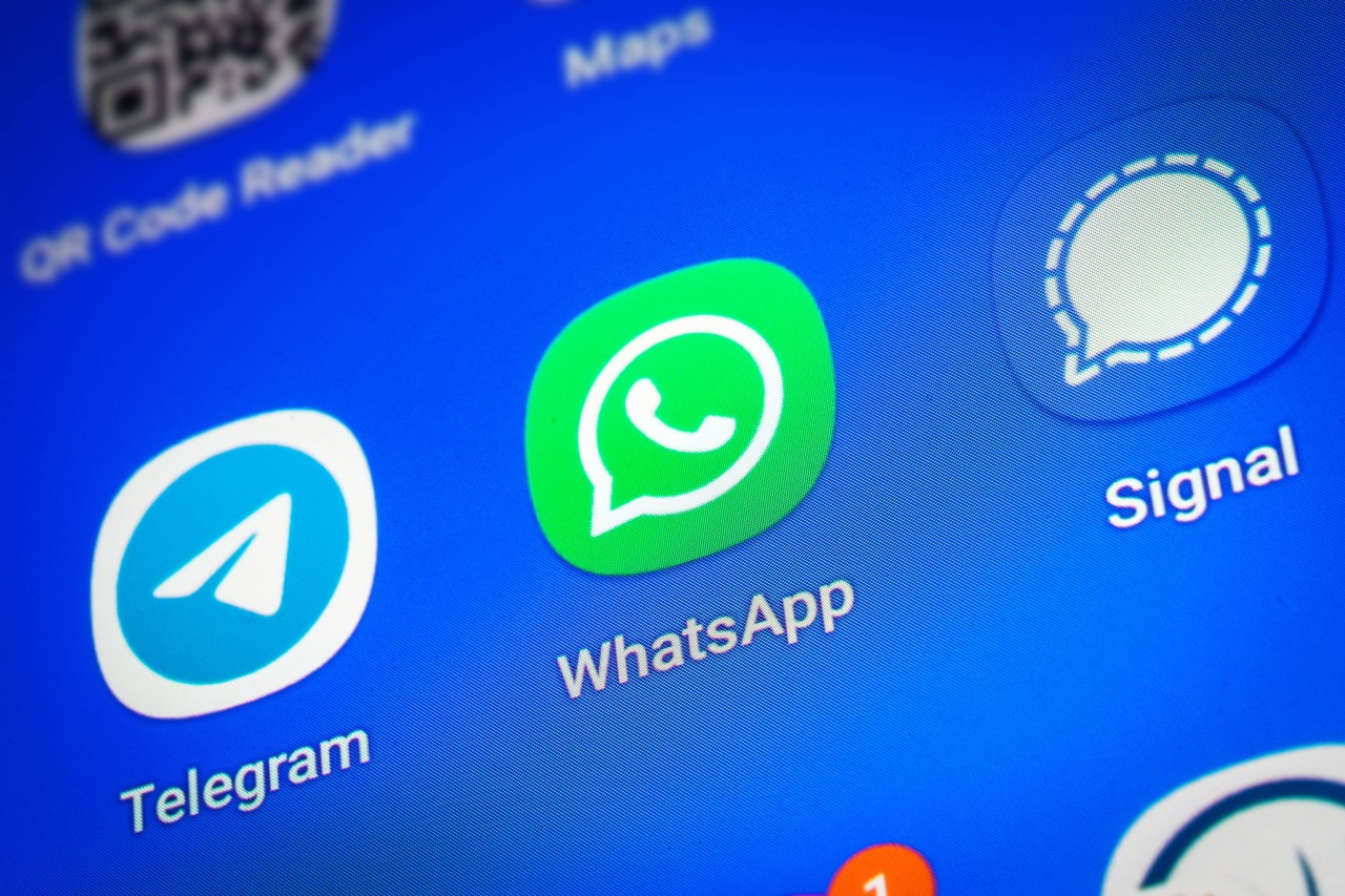 Über Whatsapp auch mit Signal-, Telegram- oder Threema-Nutzern chatten? Das fordert die Politik. 