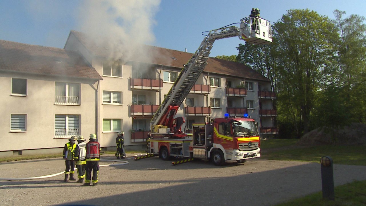 In Dortmund brannte am Montag eine Wohnung eines Mehrfamilienhauses. 