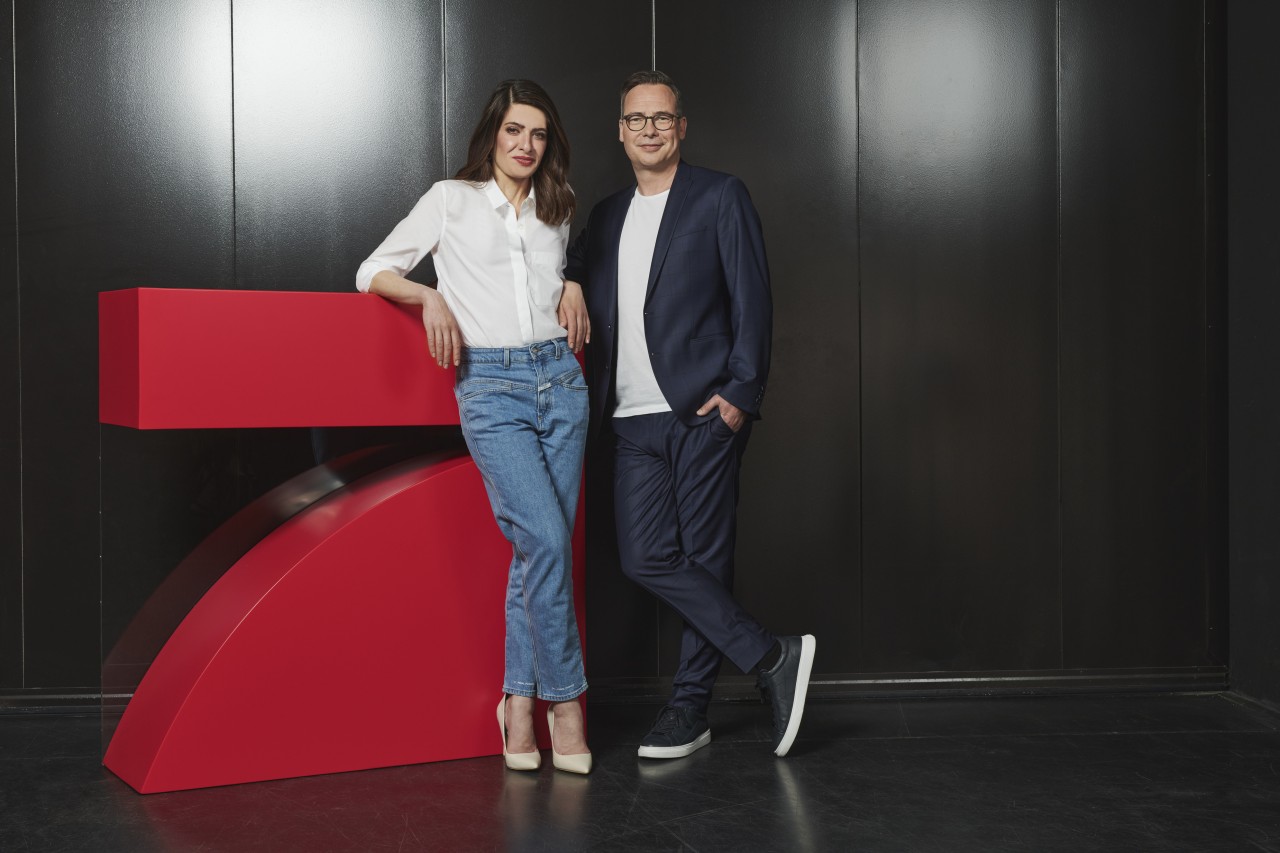 Linda Zervakis und Matthias Opdenhövel sind ab dem 13. September jeden Montagabend live bei ProSieben.