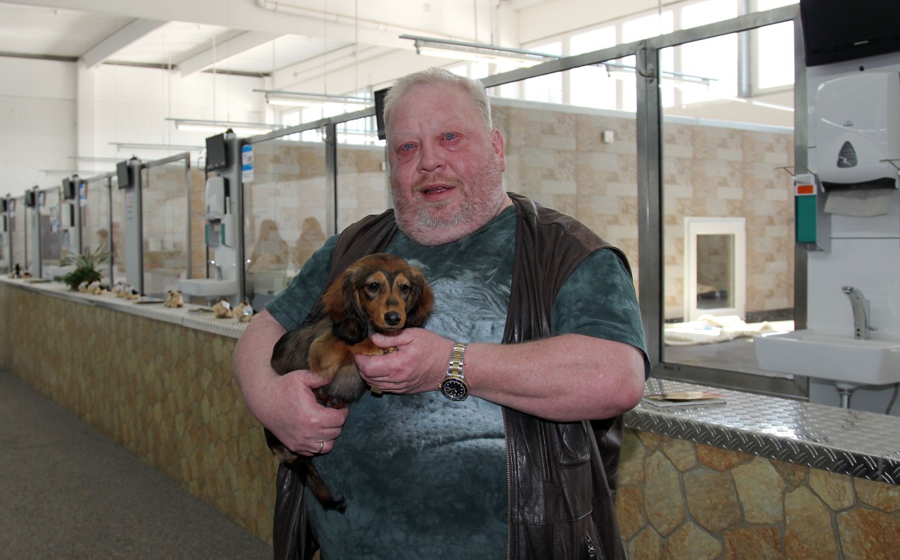 Zoo Zajac in Duisburg: Besitzer Norbert Zajac verkauft Hunde in seiner Tierhandlung. Das stößt bei Tierschützern und auch bei Martin Rütter auf Kritik. (Archivbild)