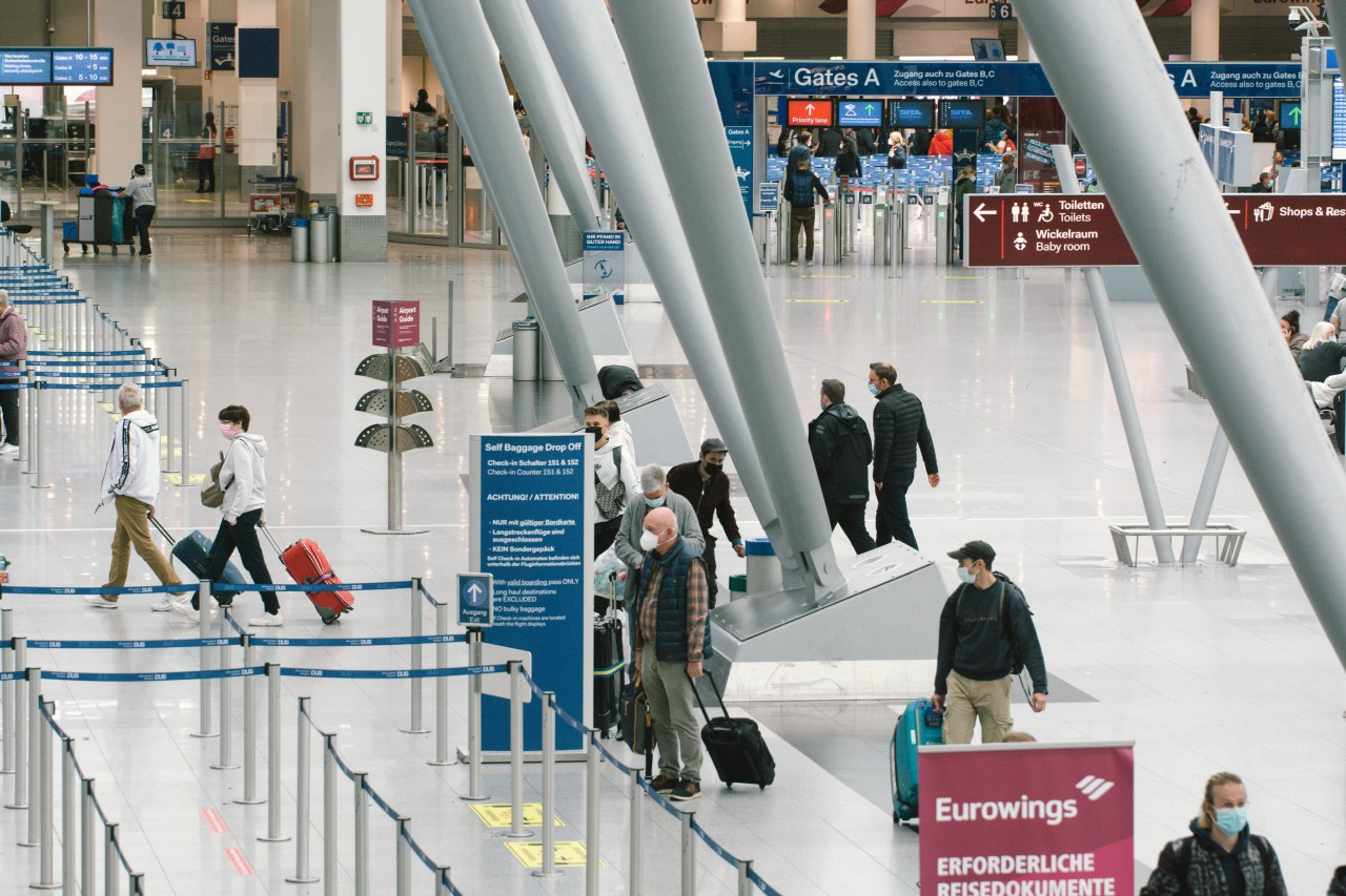 Am Düsseldorfer Flughafen wird wieder gestreikt. Passagiere müssen sich auf einiges gefasst machen. (Symbolbild)