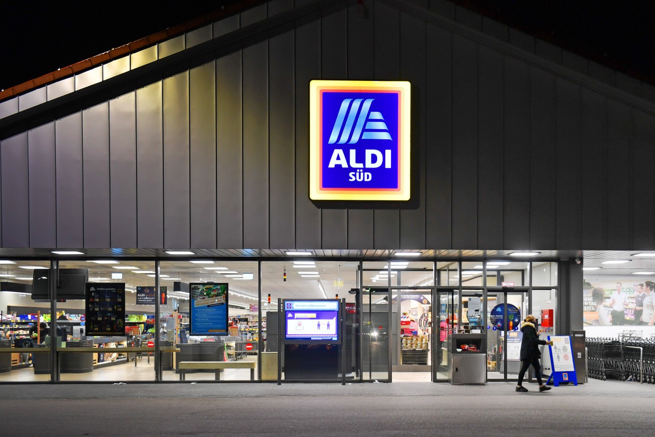 Aldi: Als ein kleines Mädchen plötzlich im Laden anfing, zu weinen, reagierte ein Mitarbeiter unfassbar. (Symbolbild)