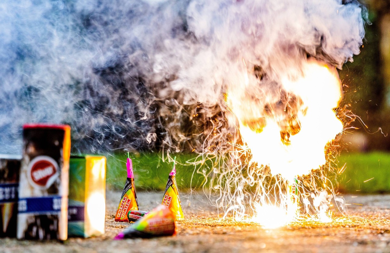 Aldi und Lidl: Das Silvesterfeuerwerk, das in den Märkten verkauft wird, fällt in diesem Jahr wieder kleiner aus als gewohnt. 